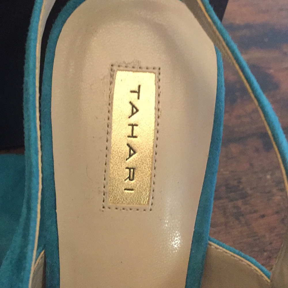 Beautiful Tahari “Whitney” blue suede leather  NIB - Picture 2 of 8